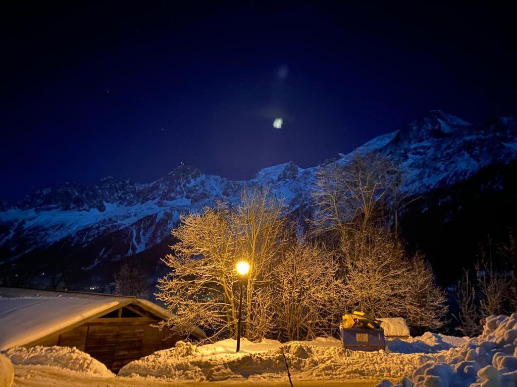 אוש Spacious And Stylish Flat At The Foot Of The Mont-Blanc Ideal For Ski In Ski Out מראה חיצוני תמונה